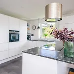 Family-friendly House By The אבלטופט
